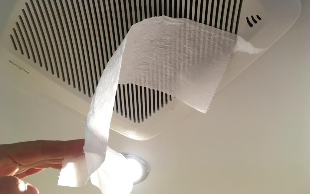 Проверка вентиляции с помощью бумаги